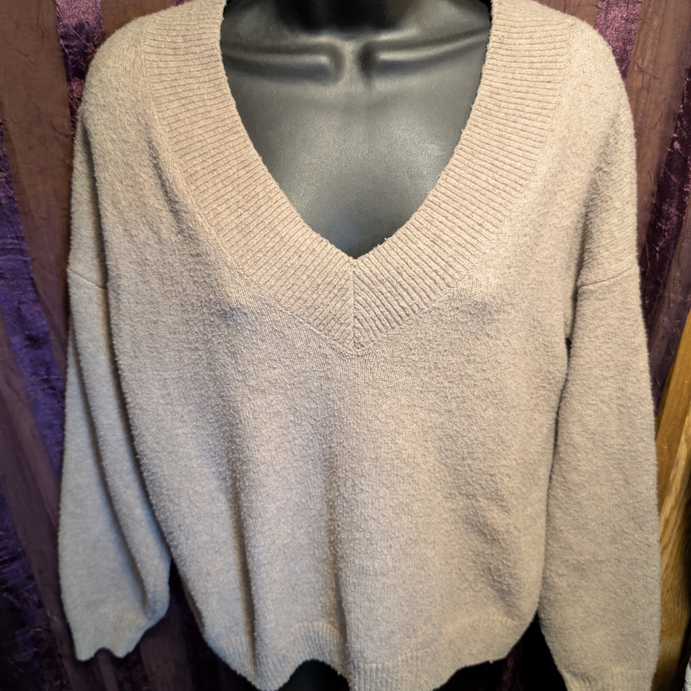 Hollister Women's V-Neck Sweater - Light Brown
